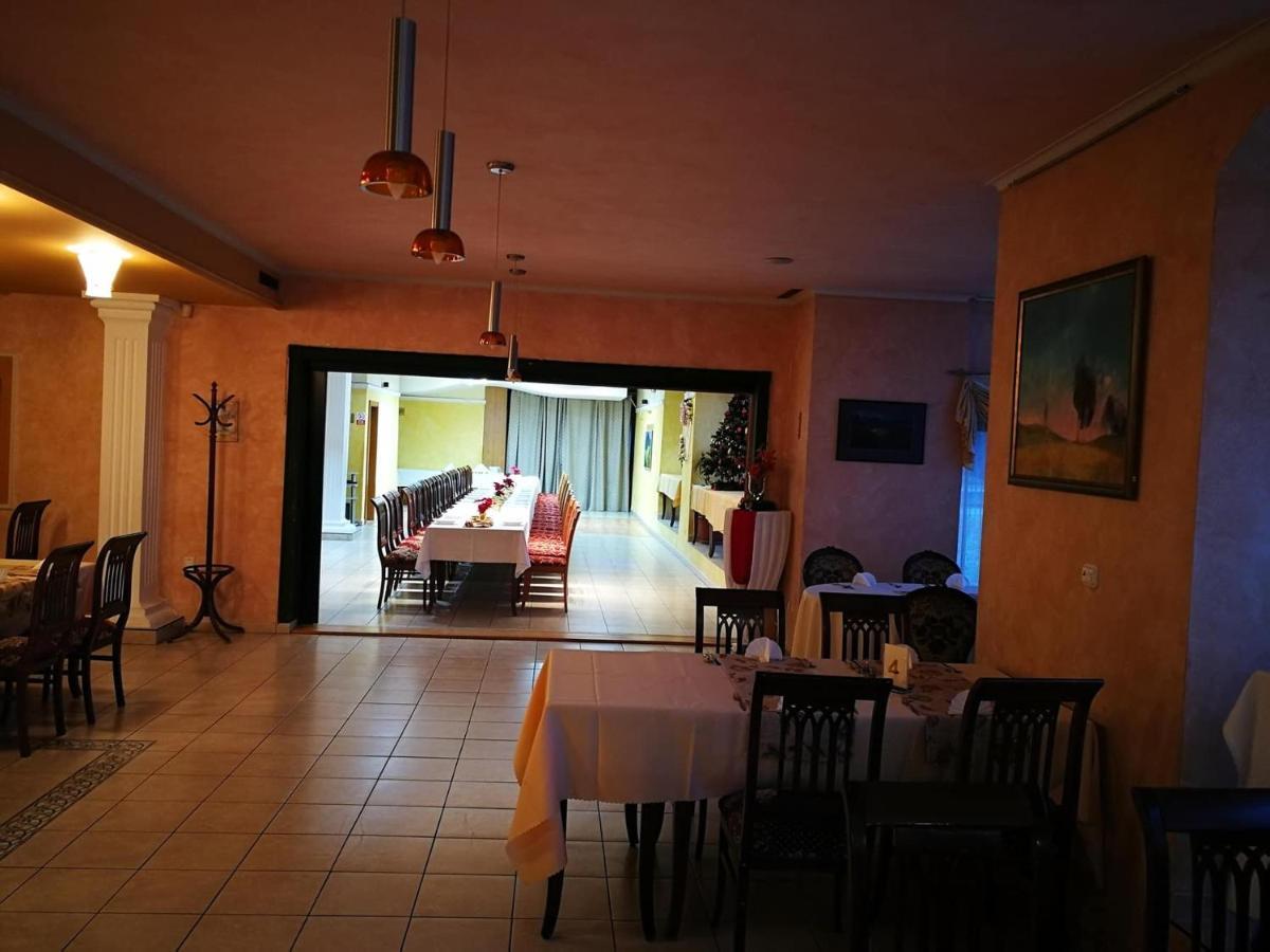 Hotel Mladost Lipany Exterior photo
