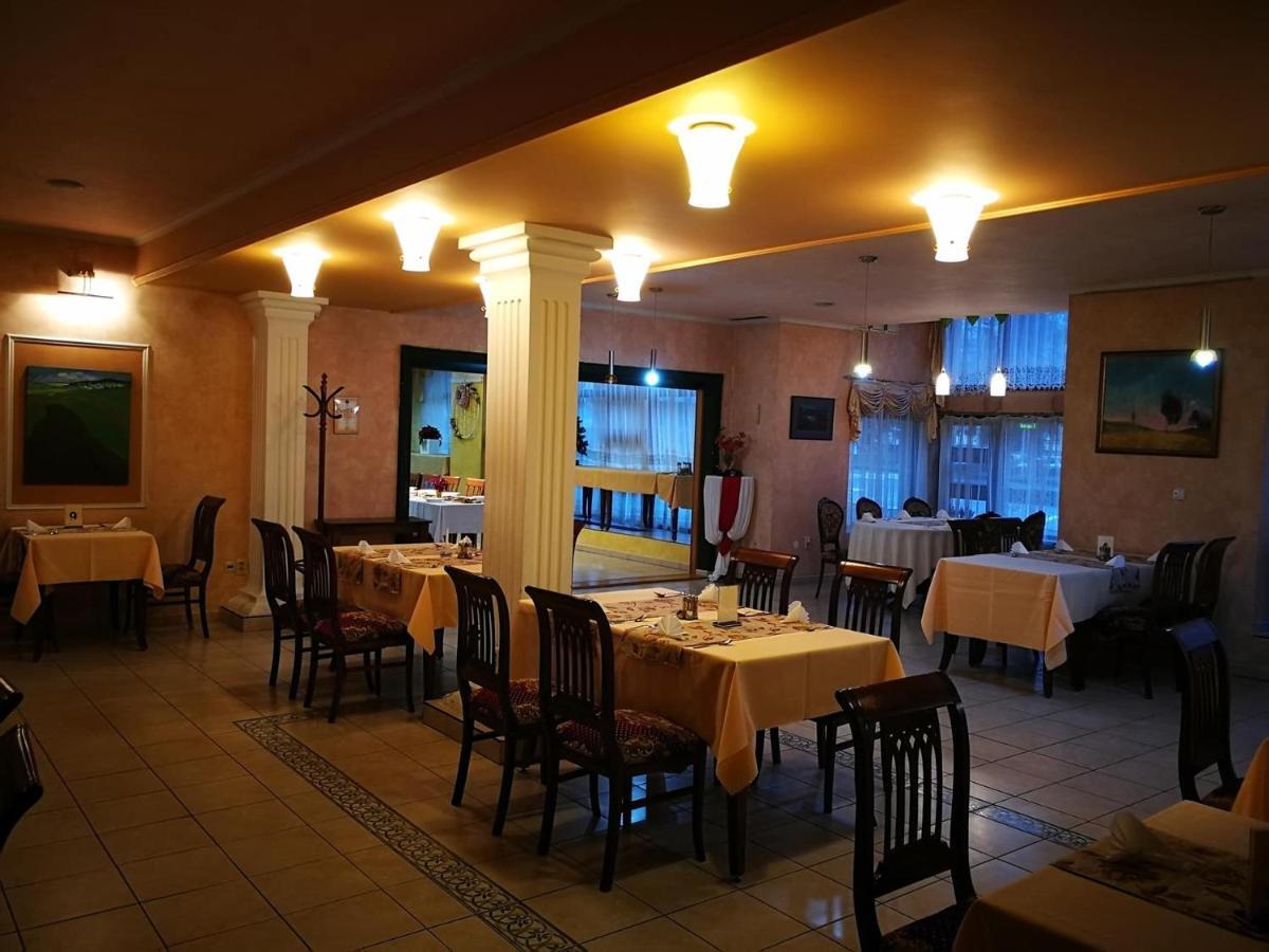Hotel Mladost Lipany Exterior photo